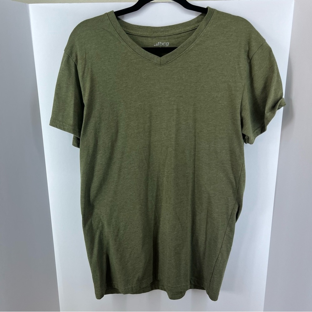 bcg Dark Green T-Shirt Men's Size Medium V-Neck 50% Cotton 50% Polyester